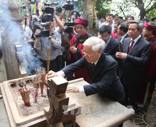 Tổng Bí thư Nguyễn Phú Trọng dâng hương tưởng niệm các Vua Hùng ảnh 1