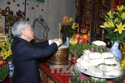 Tổng Bí thư Nguyễn Phú Trọng dâng hương tưởng niệm các Vua Hùng ảnh 4