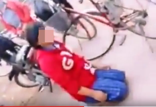 Thiếu nữ ép học sinh lớp 7 quỳ xuống đất, bốc cát ăn ảnh 3