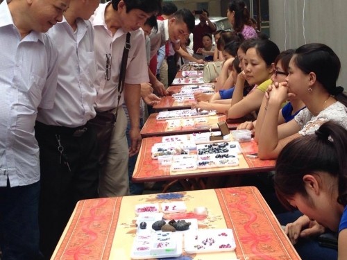 Mãn nhãn với đá quý cả tỷ đồng khi đến 'phố ngọc' ở Yên Bái ảnh 1