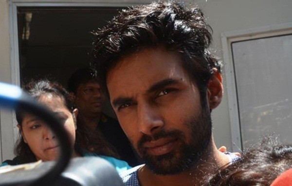 Bạn trai 'Cô dâu 8 tuổi' tự nhốt mình và dọa tự tử ảnh 1