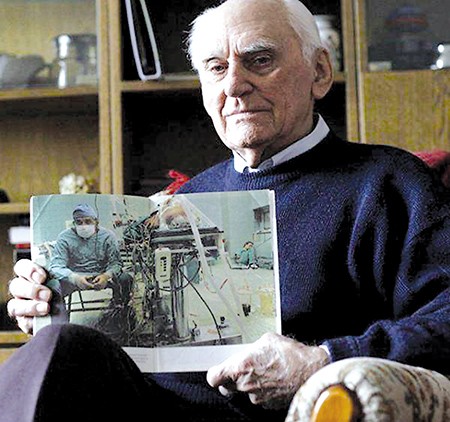 Câu chuyện sau bức ảnh y tế chấn động thế giới năm 1987 ảnh 2