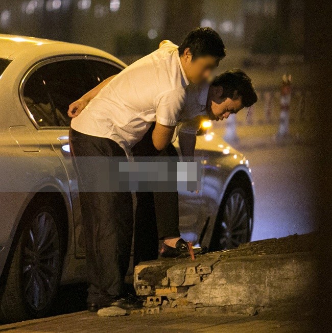 Phan Thành 'quẩy tưng bừng' thân thiết bên gái lạ trong đêm ảnh 3