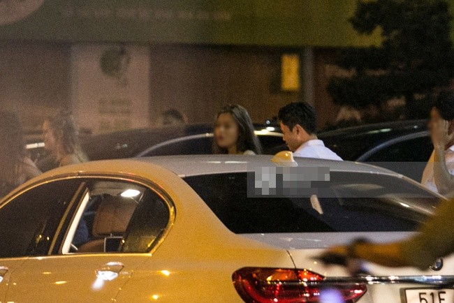 Phan Thành 'quẩy tưng bừng' thân thiết bên gái lạ trong đêm ảnh 2