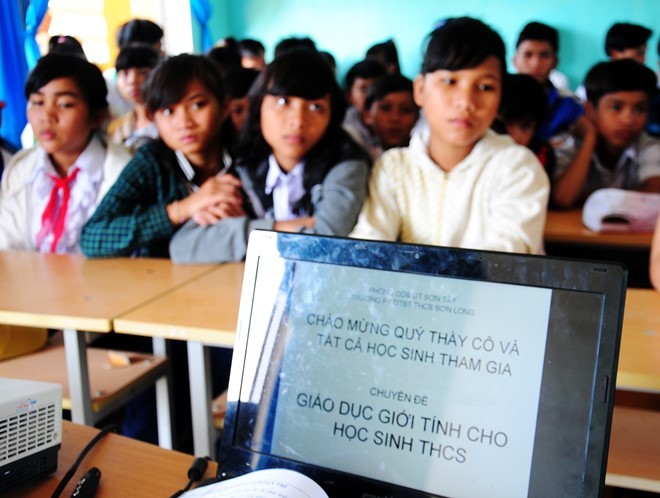 Nhiều nữ sinh cấp hai mang bụng bầu đến lớp ảnh 2