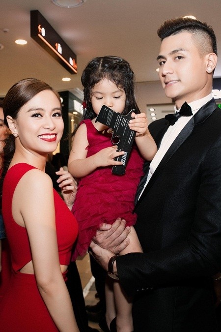 Hoàng Thùy Linh 'tình tứ' bên Vĩnh Thụy dù vạn ánh mắt đang nhìn ảnh 5