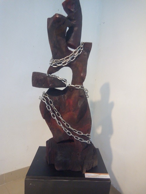 'Tái sinh' cây gạo 300 năm tuổi bằng nghệ thuật điêu khắc ảnh 2