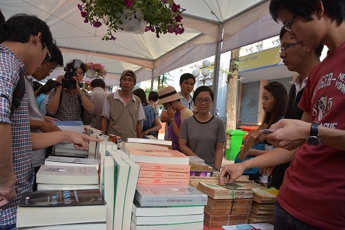 Văn hóa đọc trong thời đại Online ảnh 4