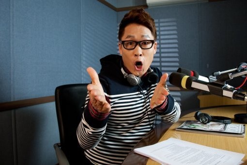 Gây tai nạn, danh hài nổi tiếng Hàn Quốc bỏ trốn, để lại xe 2 tỷ ảnh 2