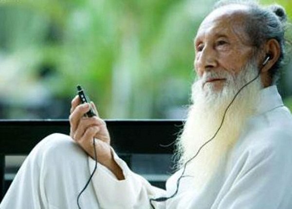 Điều khác biệt khi để 10 nam cùng 1 nữ trên đảo hoang & ngược lại ảnh 2