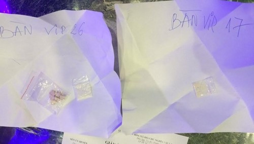 Hơn 300 khách 'chơi bar' chạy tán loạn vì cảnh sát đột kích ảnh 2