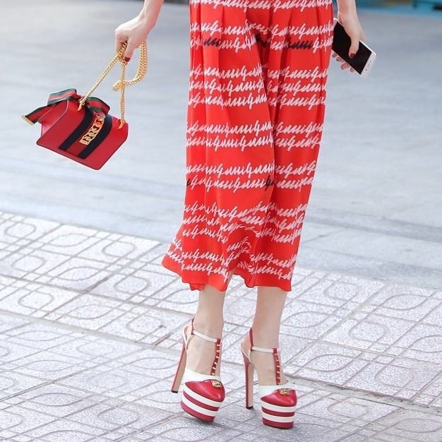 Hà Hồ sang chảnh với cây hàng hiệu 'khủng' xuống phố hút ánh nhìn ảnh 3