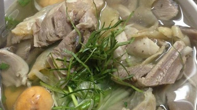 Vụ tô phở 300 nghìn ở Hà Nội: Cô gái ăn tô phở nói gì? ảnh 1