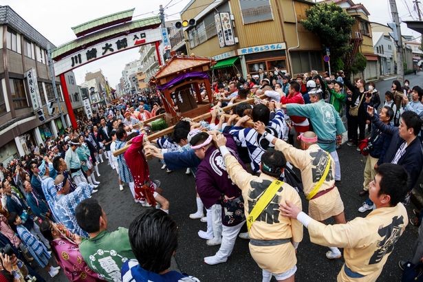 Hàng nghìn người tham dự ‘Lễ hội dương vật thép’ lớn nhất ở Nhật ảnh 2