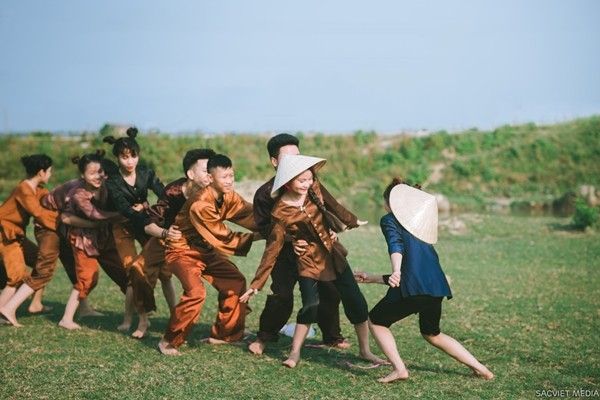 Thích thú với ảnh kỷ yếu ‘quay về tuổi thơ’ của học sinh Nghệ An ảnh 2