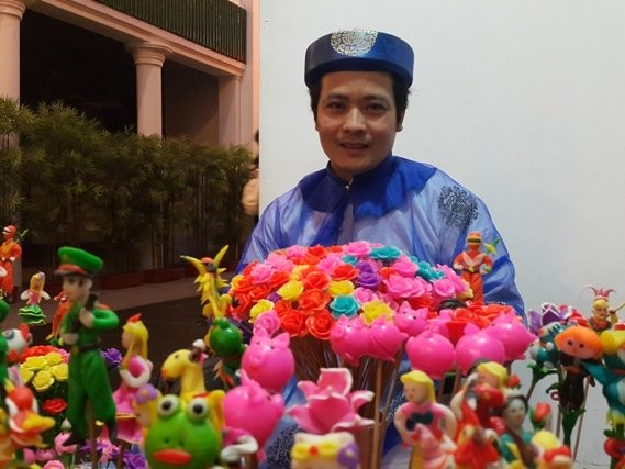 Lạ lùng ngôi làng cứ lễ tết người dân lại 'bỏ đi' ảnh 1