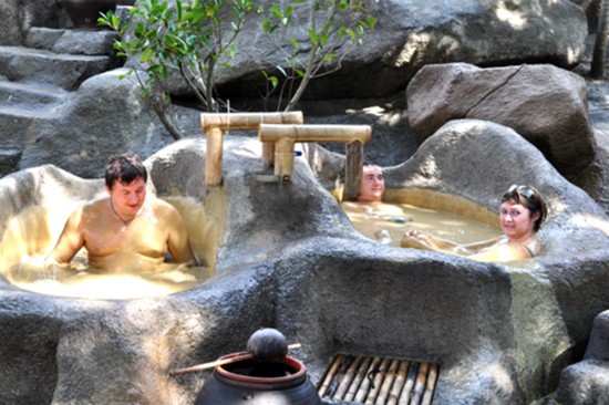 Nghỉ hè, đừng quên các điểm tắm bùn khoáng thư giãn ảnh 1