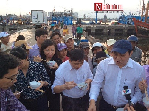 Vụ cá chết hàng loạt: Khi lãnh đạo địa phương nói và làm ảnh 1