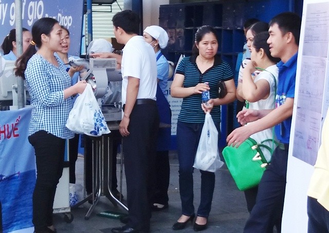 Huế: Hơn 1 tấn hải sản sạch được tiêu thụ chỉ trong vài giờ ảnh 7