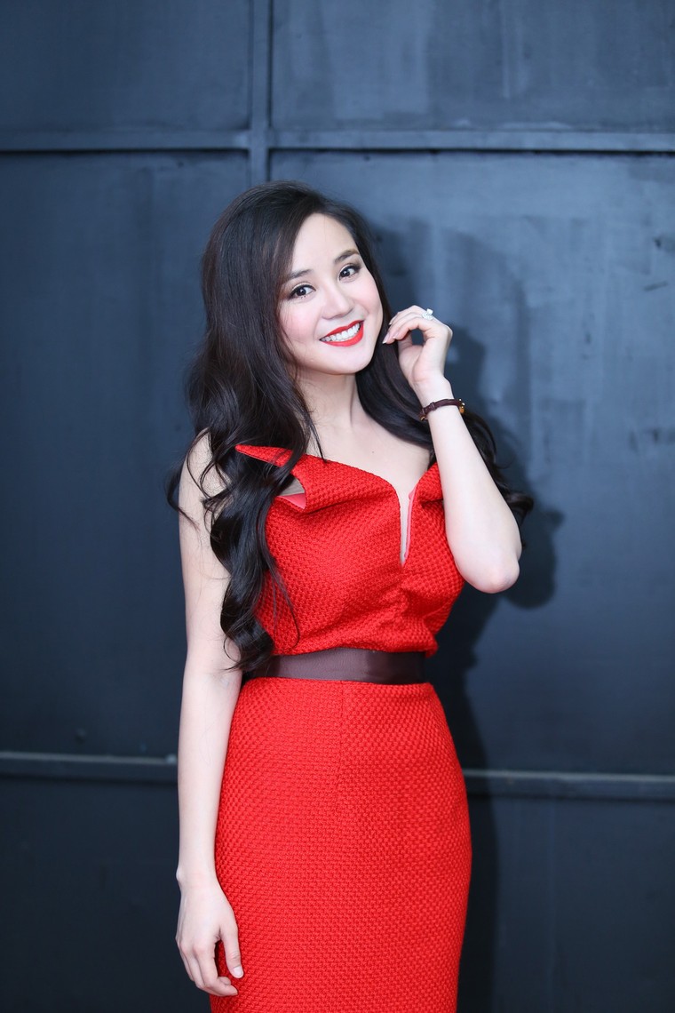 Vy Oanh 'nổi đóa' vì dư luận bàn tán chuyện làm mẹ đơn thân ảnh 2