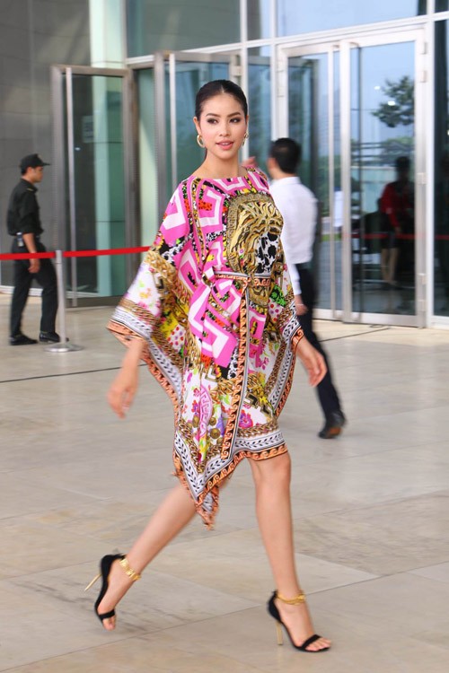 Phạm Hương sành điệu trước ngày ngồi ghế nóng The Face với Hà Hồ ảnh 2