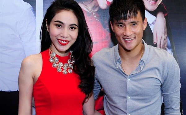 Đang đi từ thiện, Thủy Tiên phản ứng 'lạ' khi bị gọi là con quỷ ảnh 2