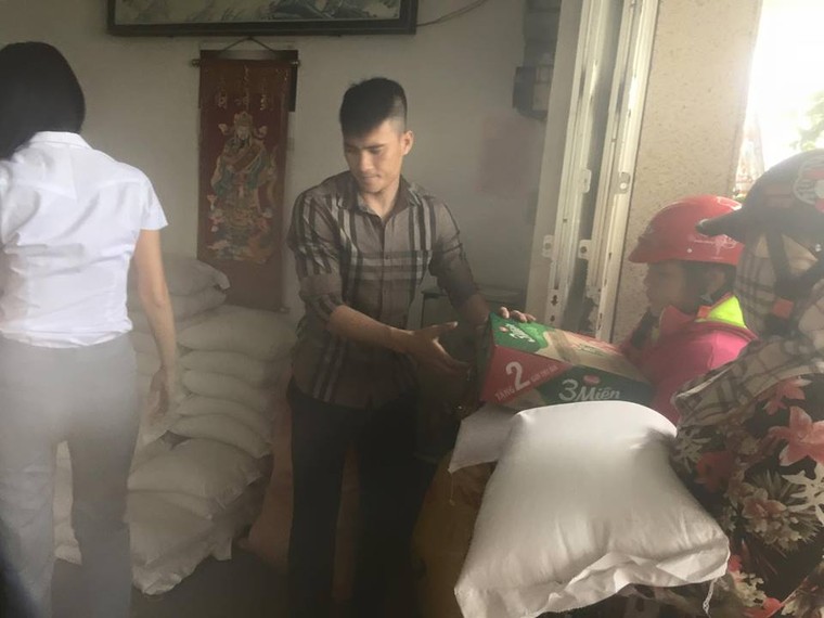 Đang đi từ thiện, Thủy Tiên phản ứng 'lạ' khi bị gọi là con quỷ ảnh 5