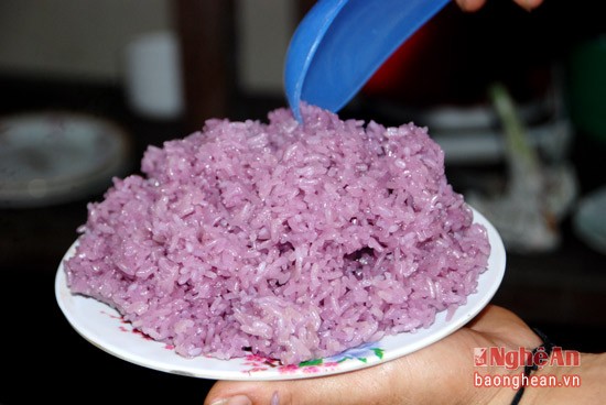 Về Con Cuông tắm Khe nước Mọc, ăn cá nướng và xôi tím ảnh 8