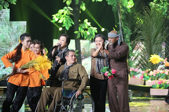 Xem hình ảnh này, sẽ bất ngờ và thêm yêu mến Hoài Linh hơn ảnh 9