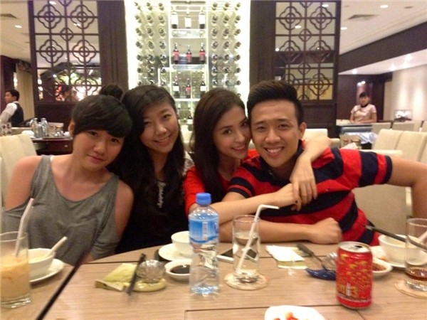 Ngắm 2 cô em gái được cưng như trứng và gia cảnh của Trấn Thành ảnh 6