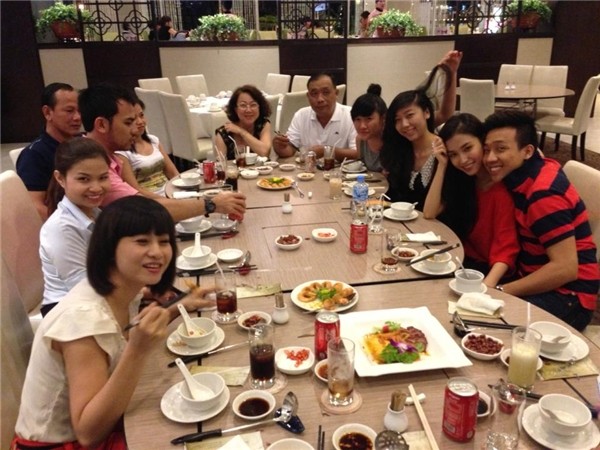 Ngắm 2 cô em gái được cưng như trứng và gia cảnh của Trấn Thành ảnh 4