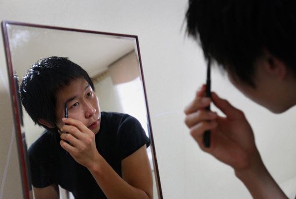 Vợ mất, tôi phải giả gái suốt hơn 4 năm qua để làm mẹ của con gái ảnh 1