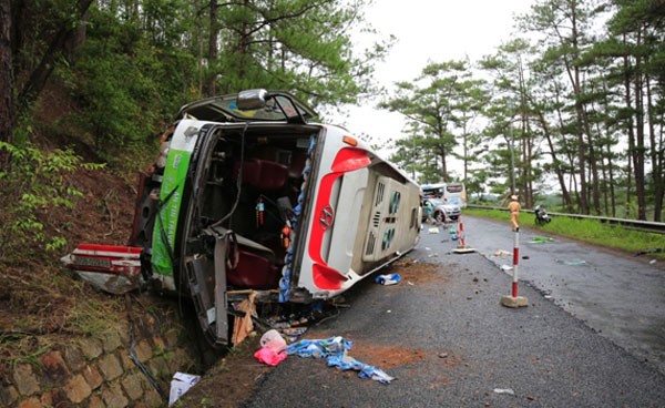 Tai nạn xe khách tại đèo Prenn, 7 người tử nạn ảnh 2