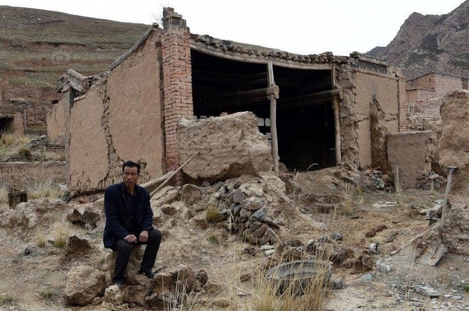 Người đàn ông một mình sống giữa làng ma ở Trung Quốc ảnh 3