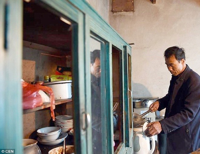 Người đàn ông một mình sống giữa làng ma ở Trung Quốc ảnh 5