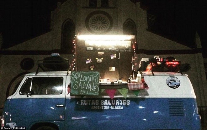 Anh chàng vòng quanh thế giới bằng xe bán sandwich ảnh 10