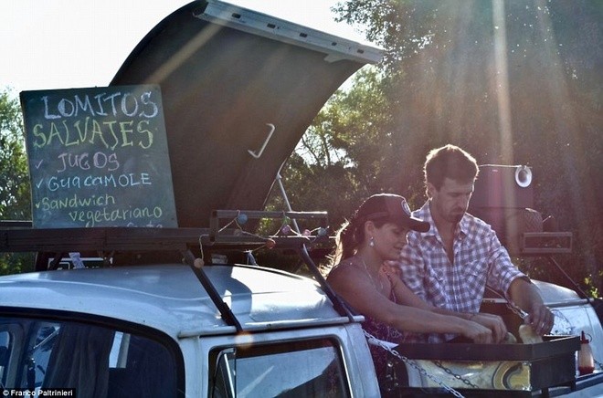 Anh chàng vòng quanh thế giới bằng xe bán sandwich ảnh 5