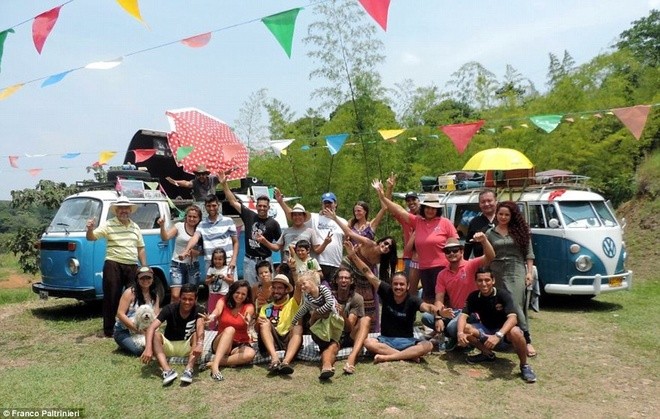 Anh chàng vòng quanh thế giới bằng xe bán sandwich ảnh 12