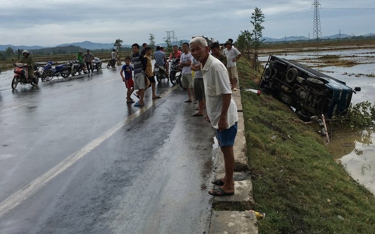 Nghệ An: Thủ phạm giấu mặt khiến hàng loạt ô tô bị lật ảnh 3