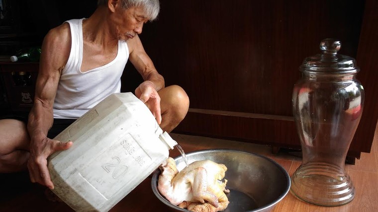 Gà Đông Tảo 60 triệu: Quá yêu đem ngâm rượu ngắm ảnh 2