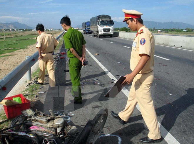 Truy bắt lái xe container gây tai nạn rồi bỏ trốn ảnh 1