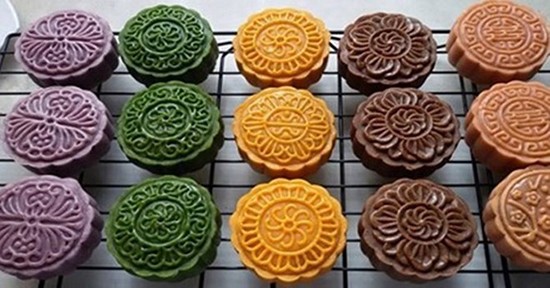 Bánh trung thu tự làm đắt khách nhờ bán sớm tại Hà Nội ảnh 1