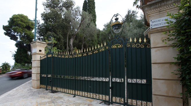 Biệt thự xây dựng năm 1830 được rao bán với giá 1 tỷ euro ảnh 3