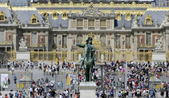 Khách Trung Quốc bị tấn công tập thể giữa Paris ảnh 1