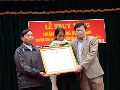 Truy tặng Huân chương Dũng cảm cho nam sinh thiệt mạng cứu người ảnh 1