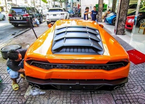 Xôn xao phố Sài Gòn cặp siêu xe Lamborghini bạc tỷ ảnh 2