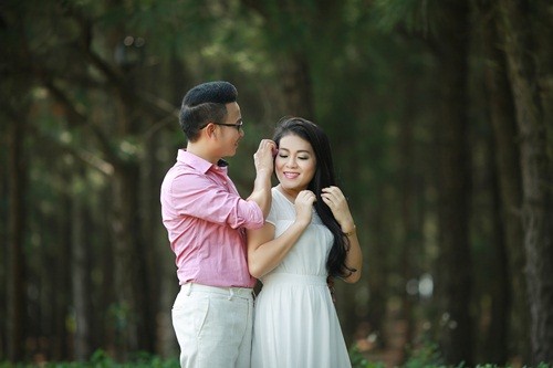 Ca sĩ Anh Thơ e ấp trong 'áo cưới' bên người tình trẻ tuổi ảnh 6