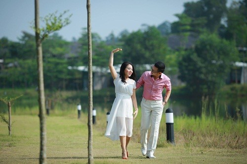 Ca sĩ Anh Thơ e ấp trong 'áo cưới' bên người tình trẻ tuổi ảnh 3