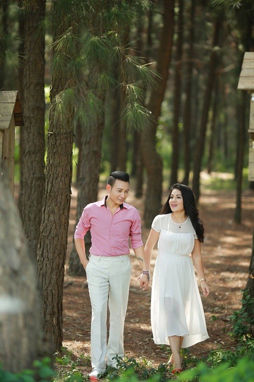 Ca sĩ Anh Thơ e ấp trong 'áo cưới' bên người tình trẻ tuổi ảnh 5