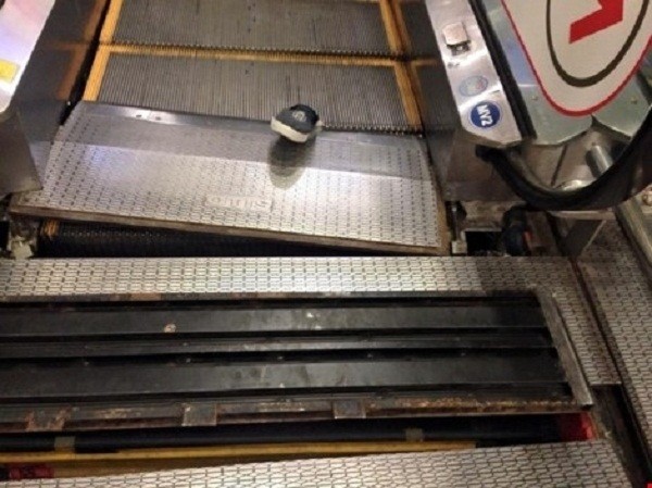 Kinh hoàng “thang cuốn” suýt nuốt chửng người ở Sài Gòn ảnh 1